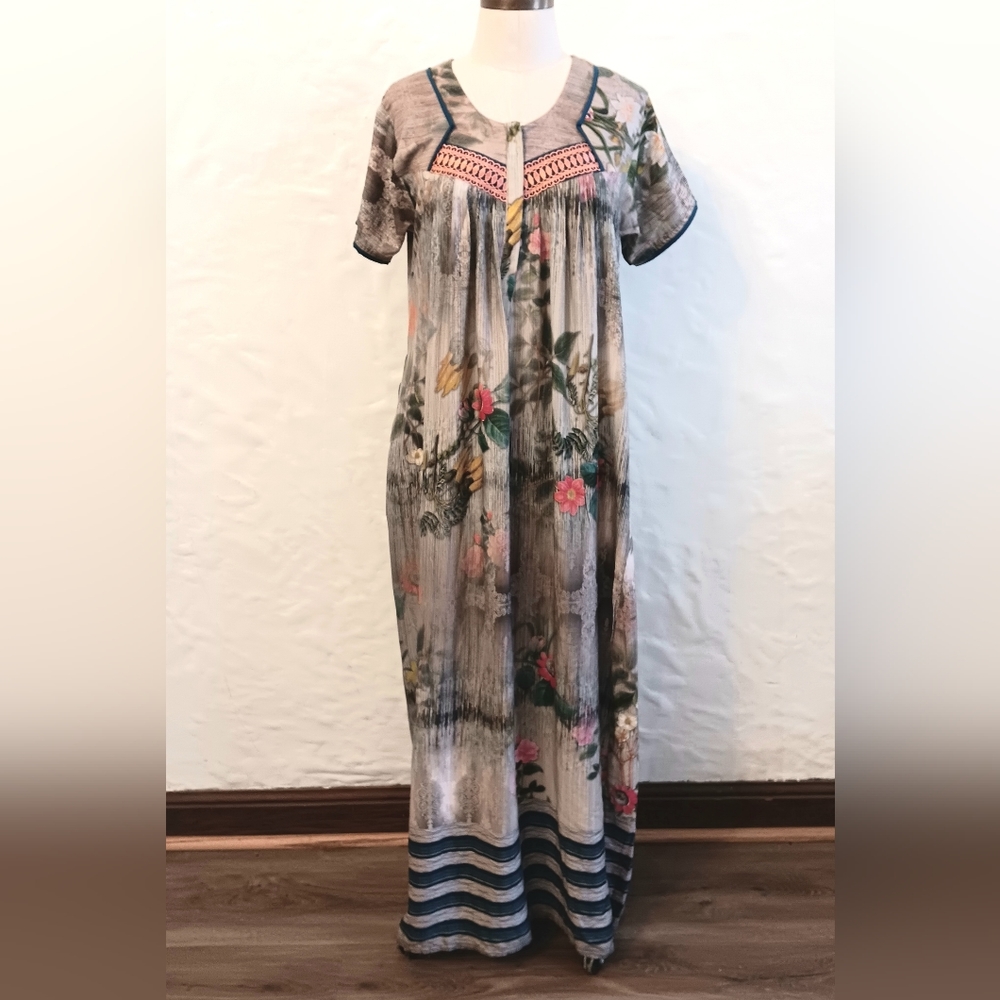 NWT. Pommys Dream Wear zip up  Modal soft nightgown. Large
